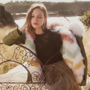 OZLANA AU 时尚皮草大衣 军绿色外壳 彩虹V形线条狐狸毛 AU192035